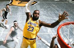 雷速体育电脑版官网下载-猛龙轻取新疆队，詹姆斯点燃赛场