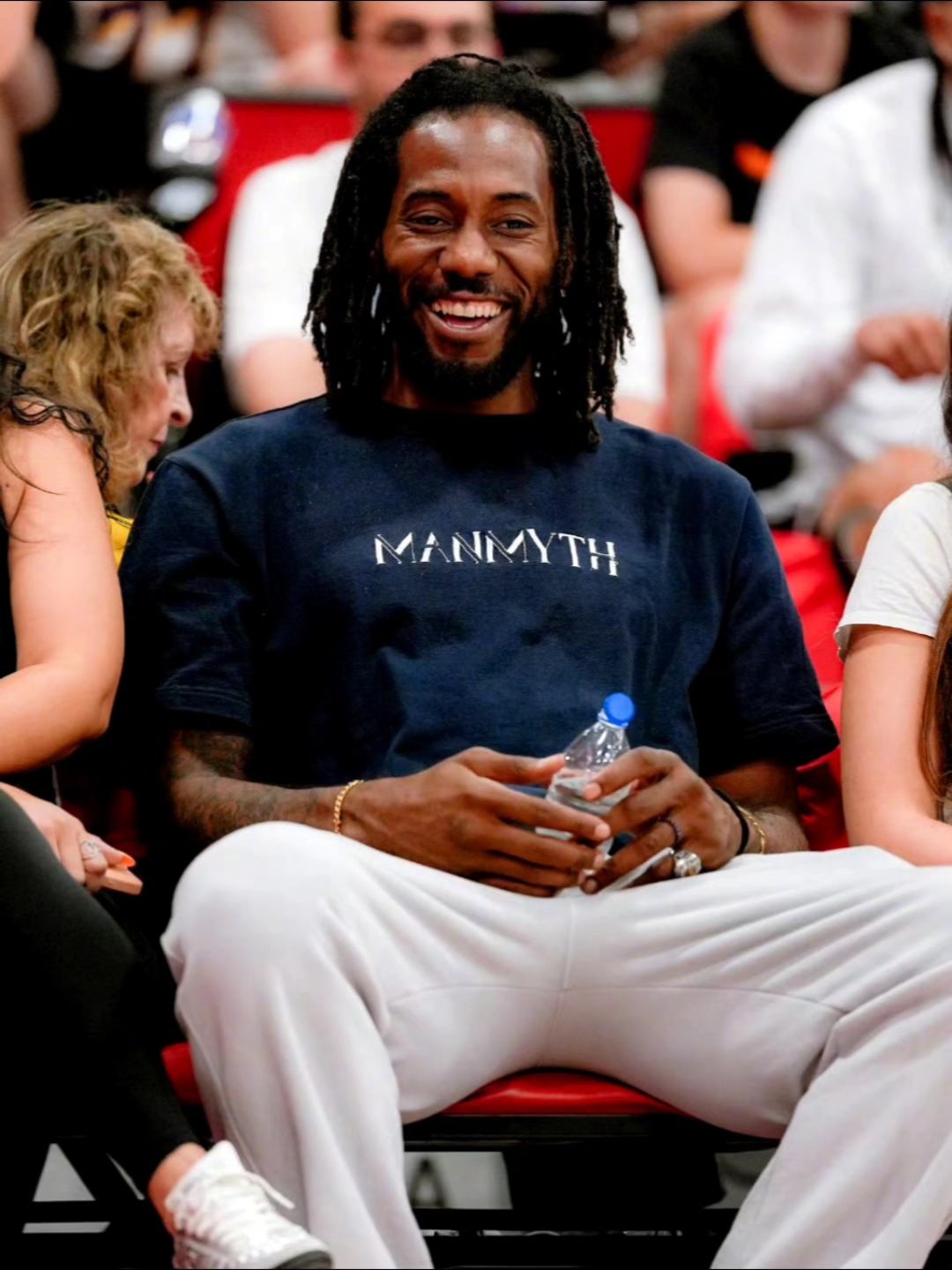 快船队新赛季开门红,球队全力备战 快船队新赛季开门红,球队全力备战